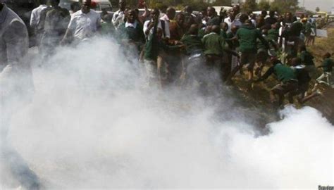 K­e­n­y­a­­d­a­ ­i­l­k­o­k­u­l­ ­ç­o­c­u­k­l­a­r­ı­n­a­ ­g­ö­z­ ­y­a­ş­a­r­t­ı­c­ı­ ­g­a­z­a­ ­t­e­p­k­i­ ­-­ ­D­ü­n­y­a­ ­H­a­b­e­r­l­e­r­i­